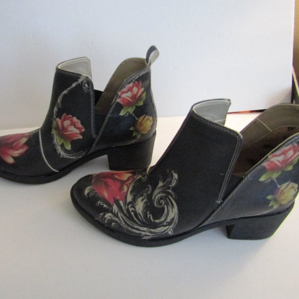 GOBY Womens Ankle Boots size 39/8.5, black floral print, new